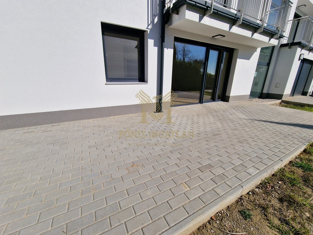 ÚJ ÉPÍTÉSŰ lakás eladó Fonyódon – hatalmas terasszal, kertkapcsolattal