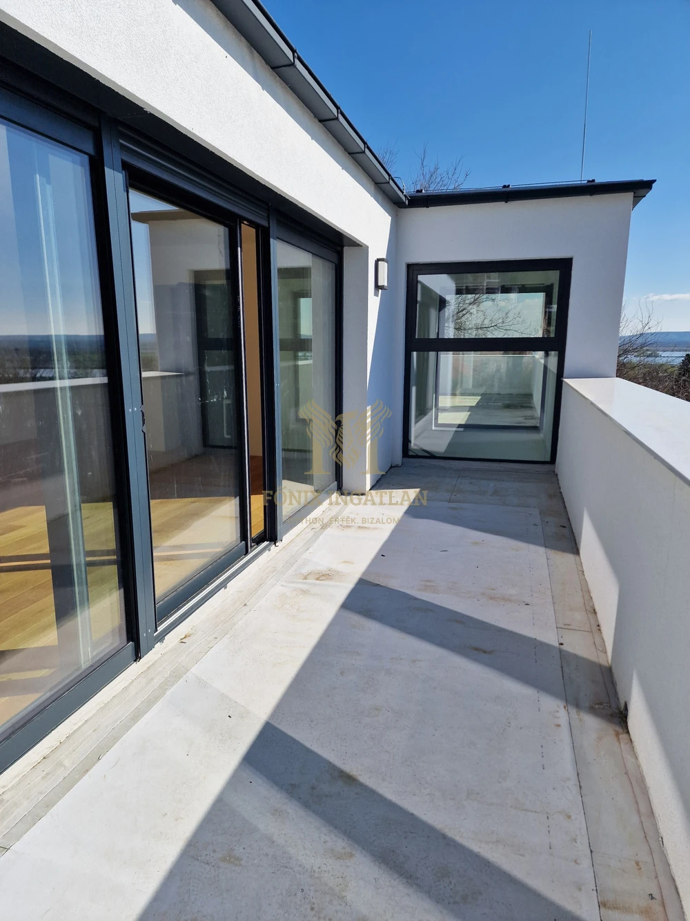 LUXUS PENTHOUSE ÓRIÁSTERASSZAL FONYÓDON – ÚJ ÉPÍTÉS, AZONNAL KÖLTÖZHETŐ!