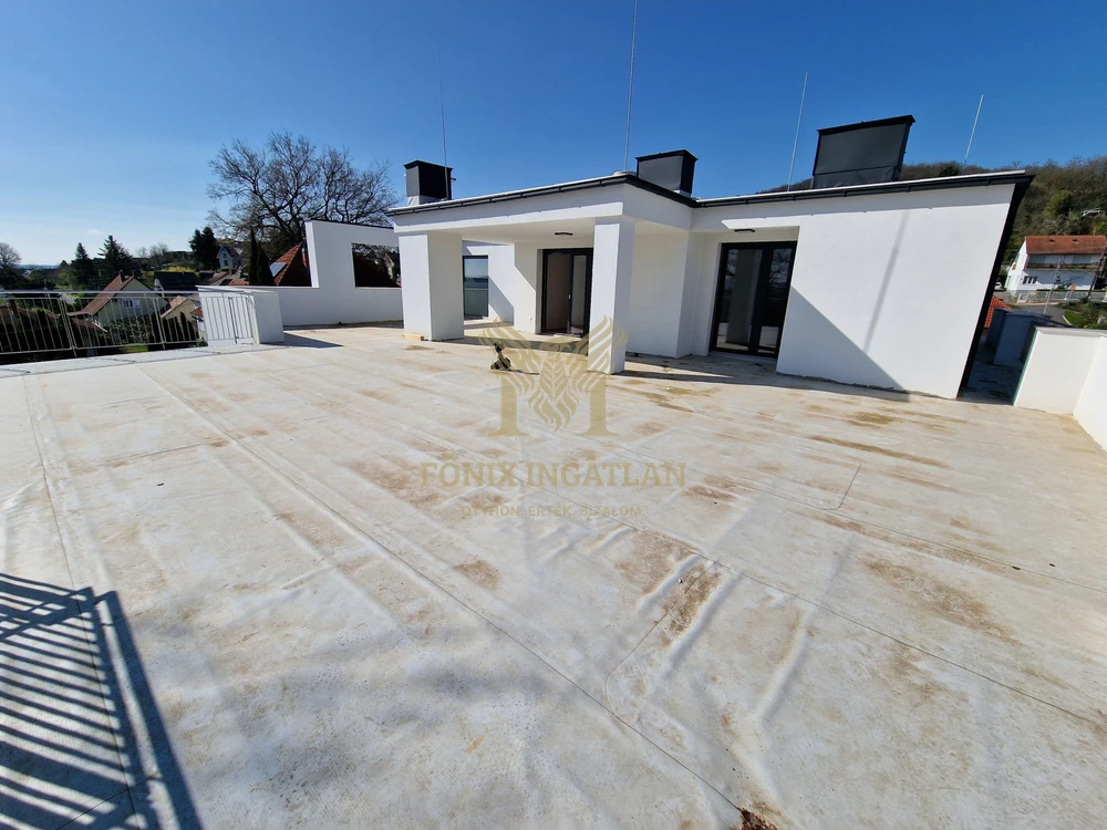 LUXUS PENTHOUSE ÓRIÁSTERASSZAL FONYÓDON – ÚJ ÉPÍTÉS, AZONNAL KÖLTÖZHETŐ!