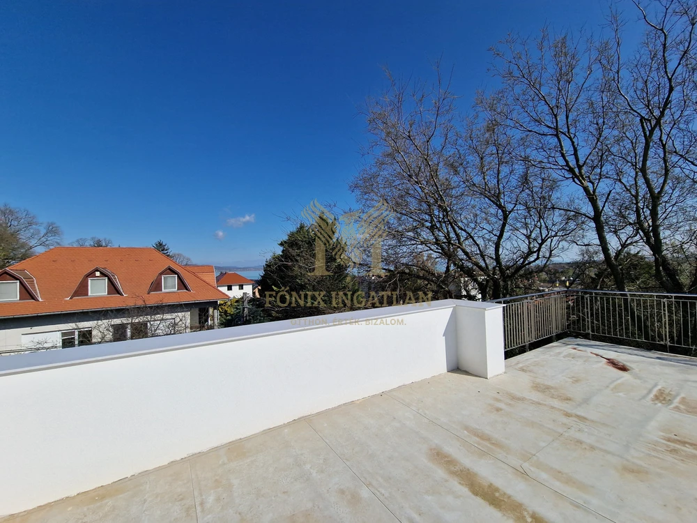 LUXUS PENTHOUSE ÓRIÁSTERASSZAL FONYÓDON – ÚJ ÉPÍTÉS, AZONNAL KÖLTÖZHETŐ!