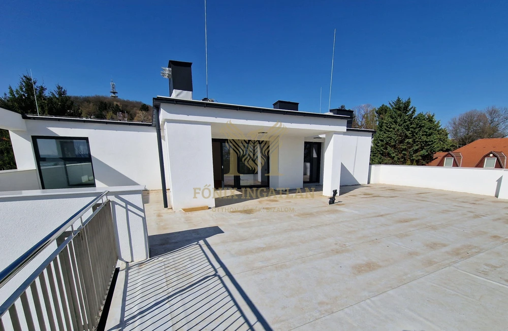 LUXUS PENTHOUSE ÓRIÁSTERASSZAL FONYÓDON – ÚJ ÉPÍTÉS, AZONNAL KÖLTÖZHETŐ!