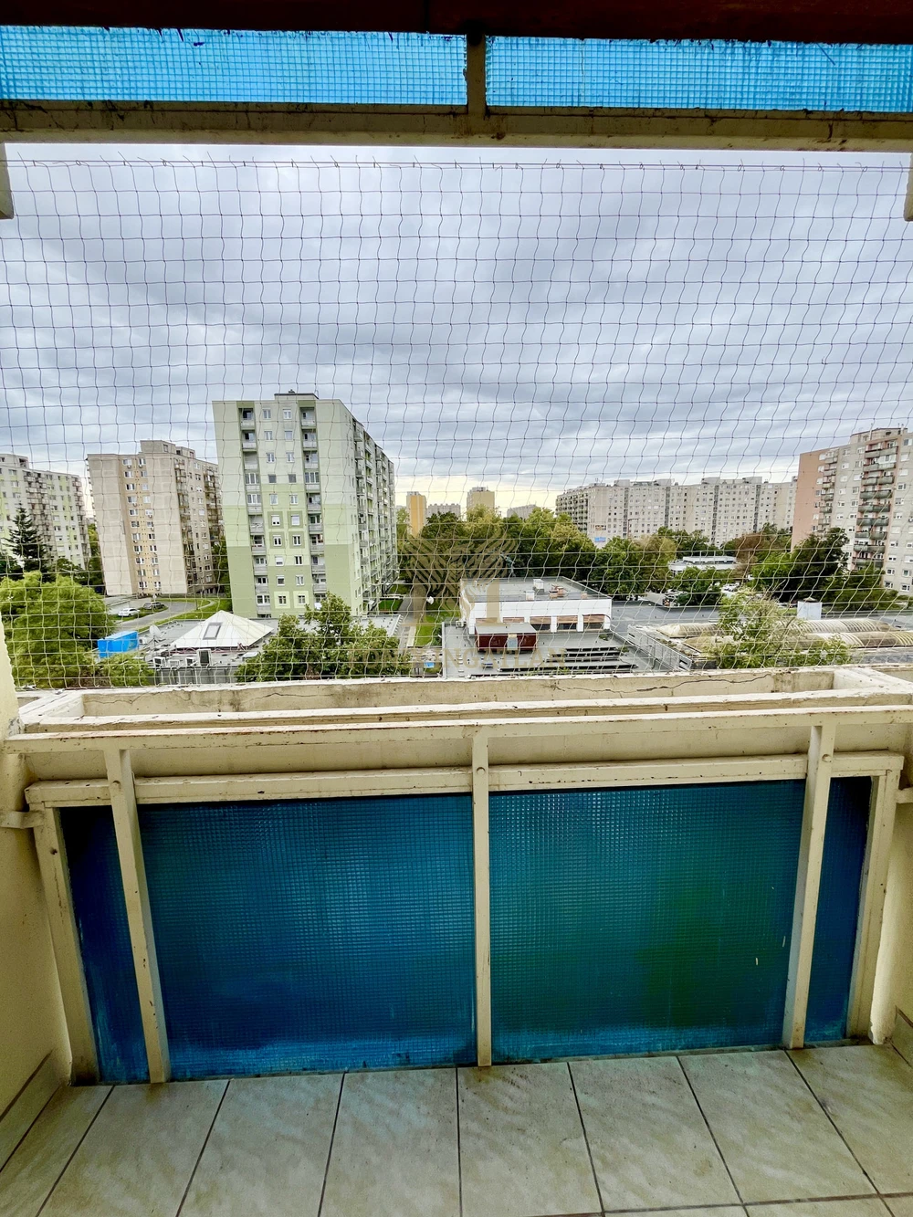 Tágas, erkélyes 3 szobás lakás eladó Debrecen-Újkertben – kiváló befektetés!