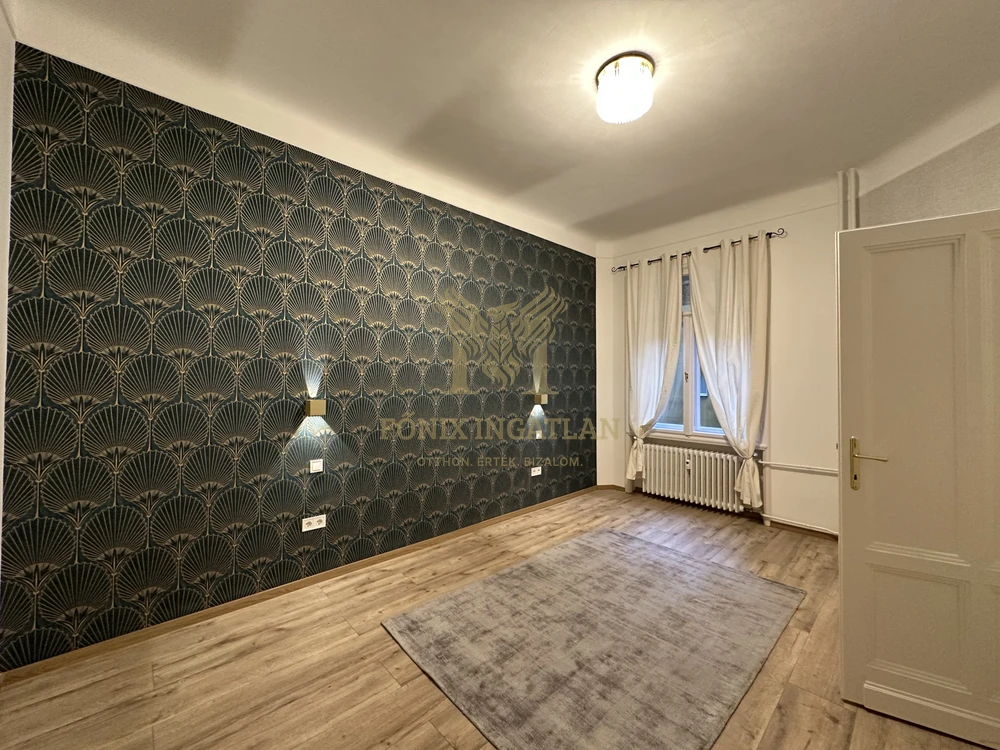 Belvárosi nyugalom a Károly körúton udvari parkolóval