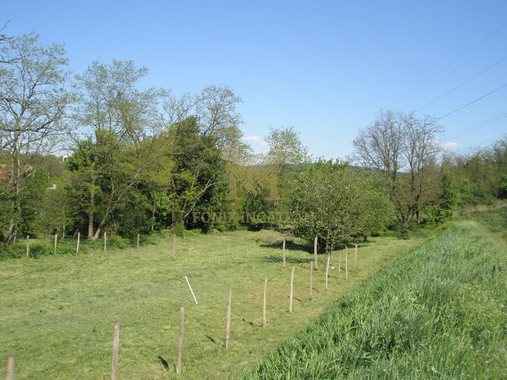 Kereskedelmi, szolgáltatási célra, Biatorbágy határában, főútvonal mellett, beépíthető telek eladó!