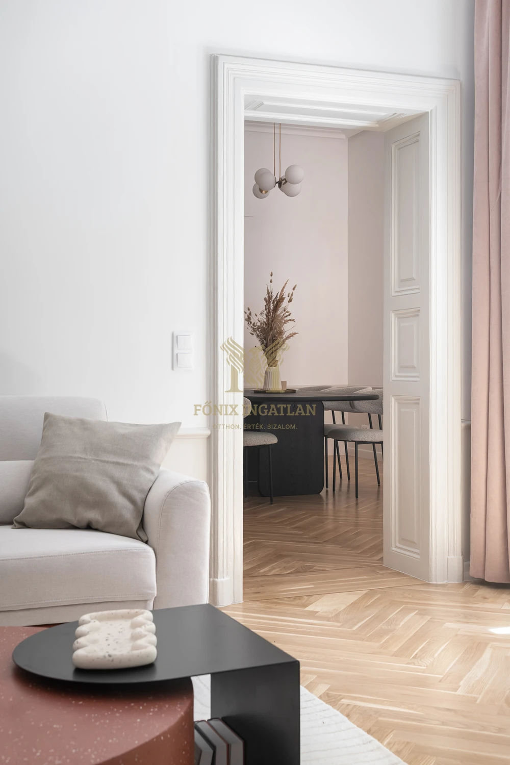 LUXUS, ELEGANCIA ÉS NAGYPOLGÁRI ÉLETÉRZÉS – EGY KARNYÚJTÁSNYIRA AZ ANDRÁSSY ÚTTÓL!