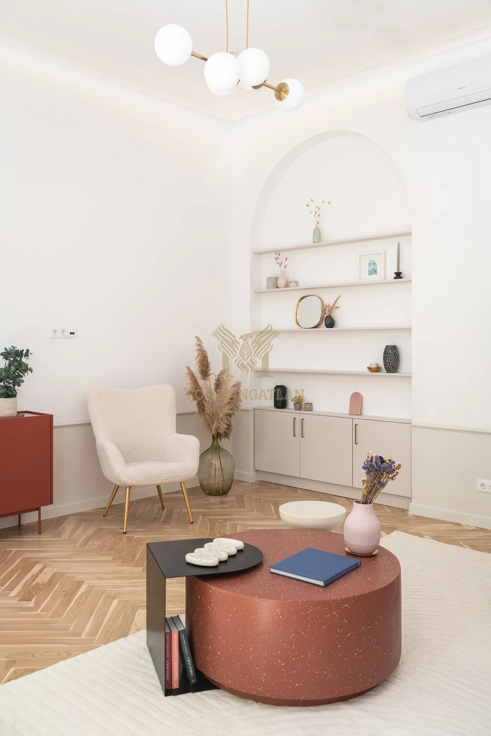 LUXUS, ELEGANCIA ÉS NAGYPOLGÁRI ÉLETÉRZÉS – EGY KARNYÚJTÁSNYIRA AZ ANDRÁSSY ÚTTÓL!