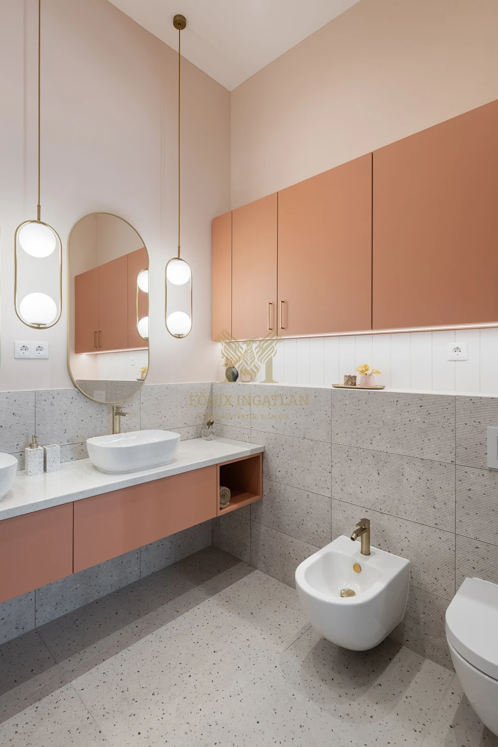 LUXUS, ELEGANCIA ÉS NAGYPOLGÁRI ÉLETÉRZÉS – EGY KARNYÚJTÁSNYIRA AZ ANDRÁSSY ÚTTÓL!