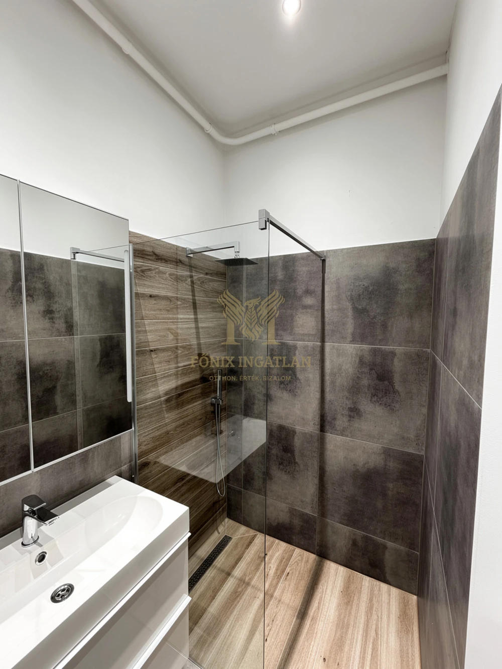 Belső-Ferencvárosban eladó egy 3 szobás, 68 m²-es tégla építésű polgári lakás a Kinizsi utcában