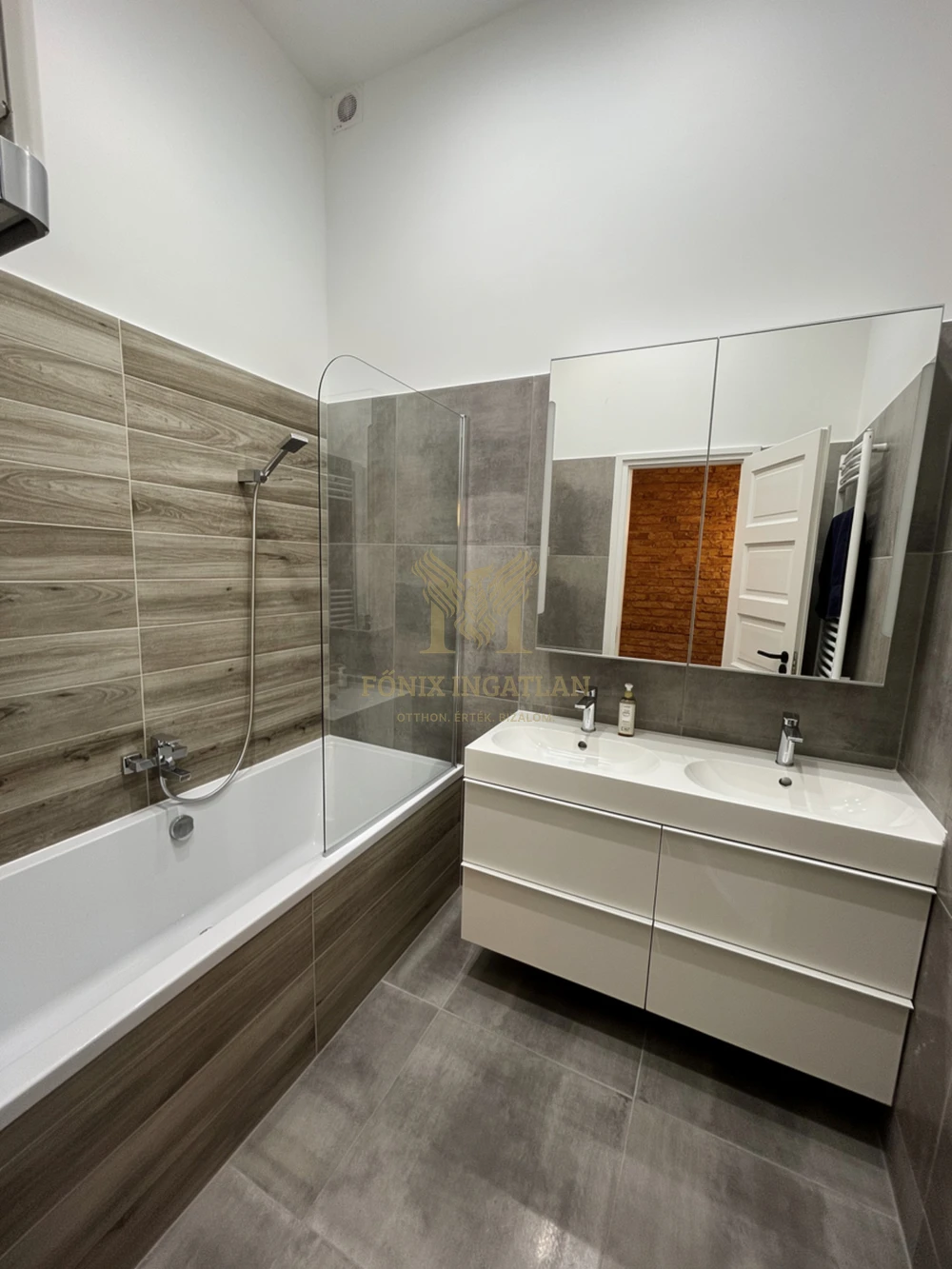 Belső-Ferencvárosban eladó egy 3 szobás, 68 m²-es tégla építésű polgári lakás a Kinizsi utcában